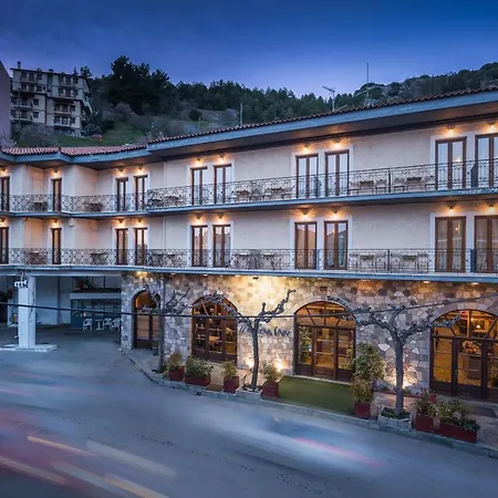 Arahova Inn Hotel אראחובה