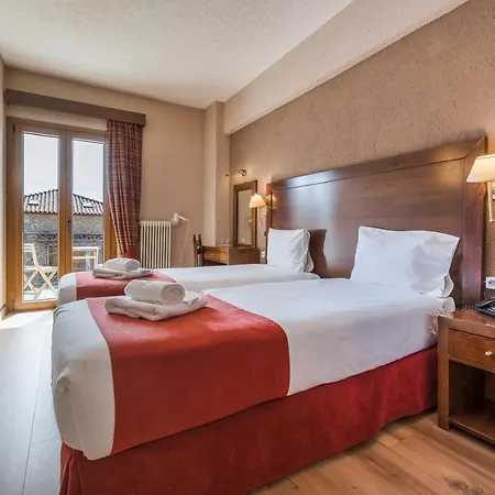 מלון Arahova Inn Hotel