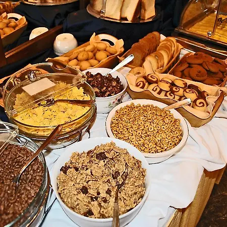 Arahova Inn Hotel מלון אראחובה