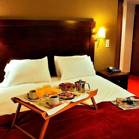 Arahova Inn Hotel מלון 3*