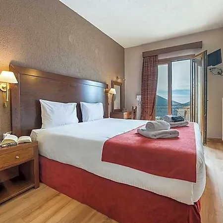 Arahova Inn Hotel מלון
