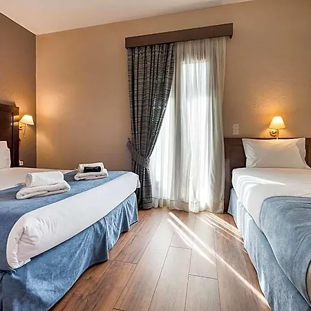 Arahova Inn Hotel מלון אראחובה