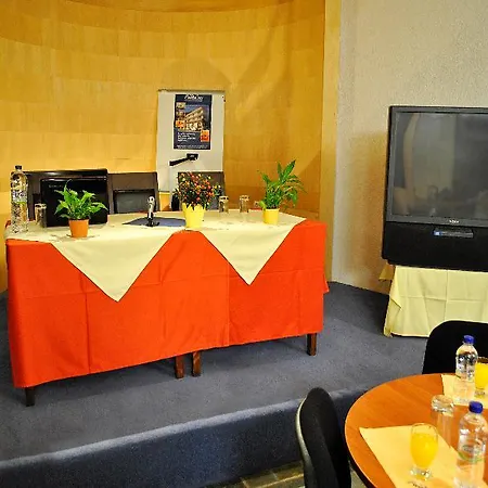 מלון Arahova Inn Hotel