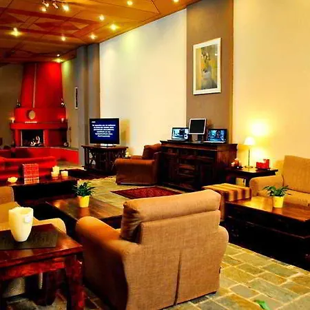 Arahova Inn Hotel מלון אראחובה