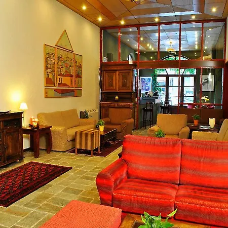 Arahova Inn Hotel
