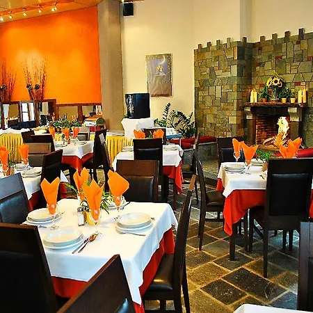 מלון Arahova Inn Hotel