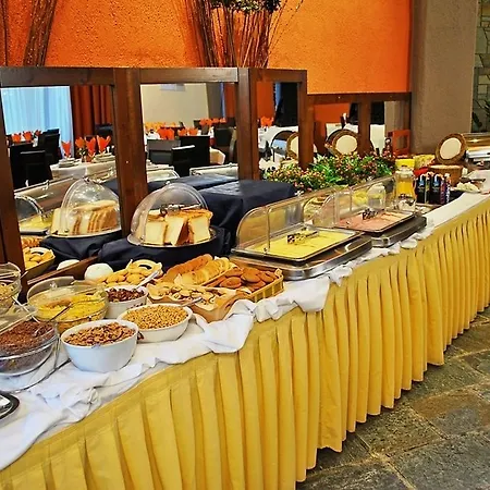 Arahova Inn Hotel מלון אראחובה