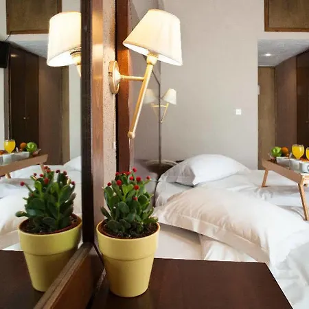 Arahova Inn Hotel 3*