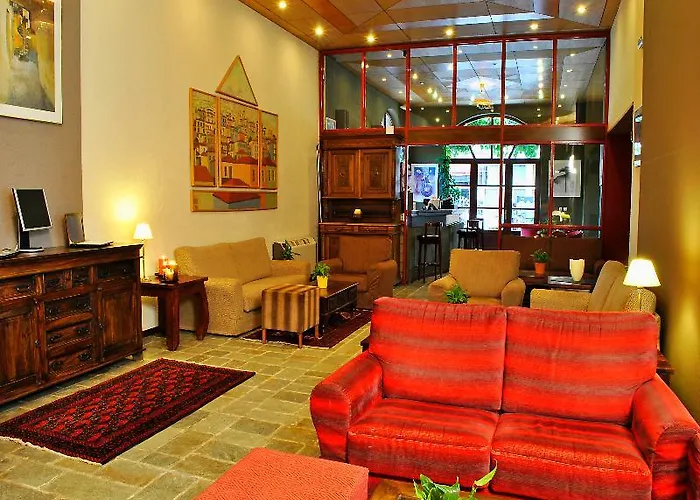 Arahova Inn Hotel